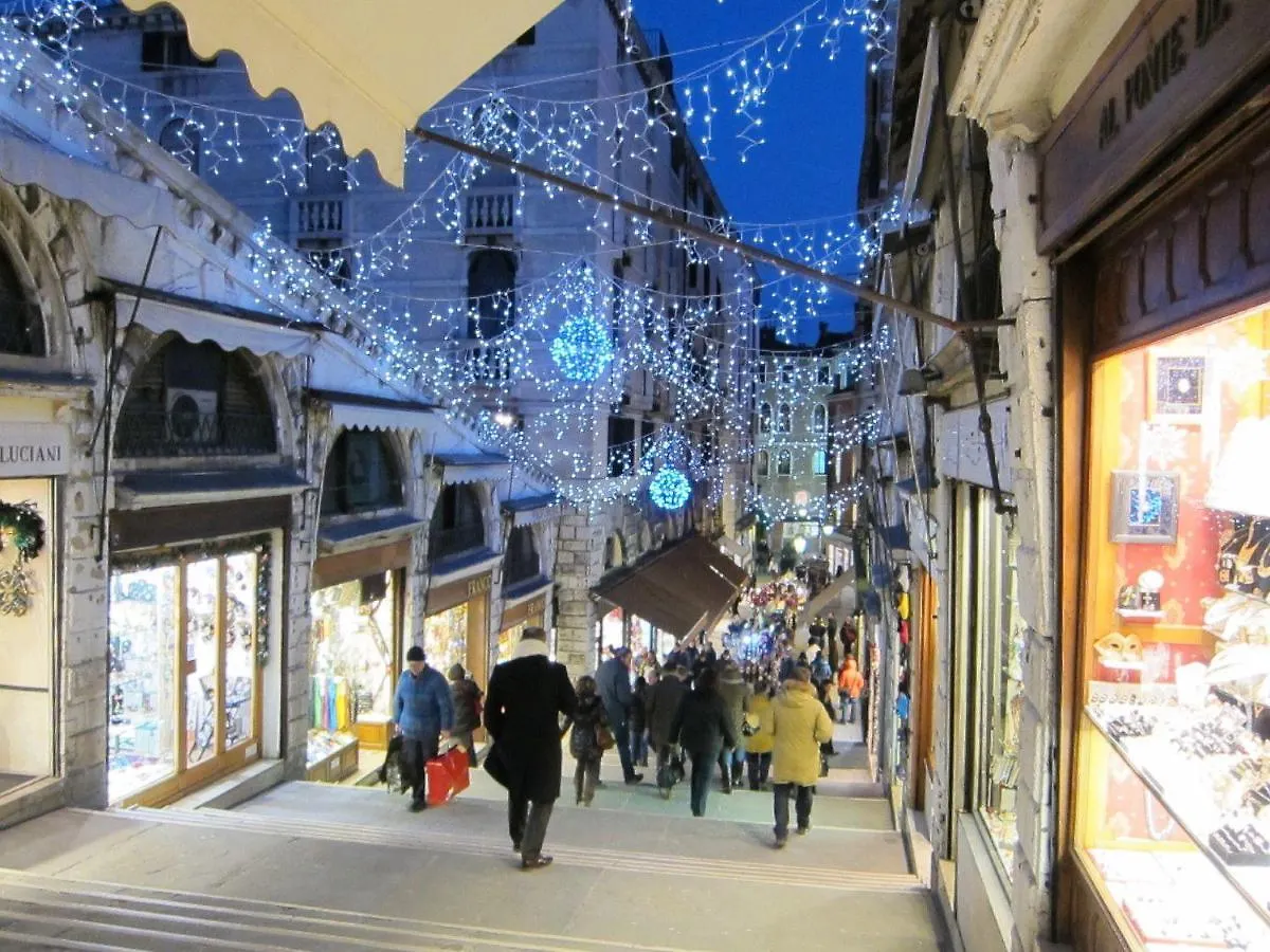 Homestay Blue Venice Hotel